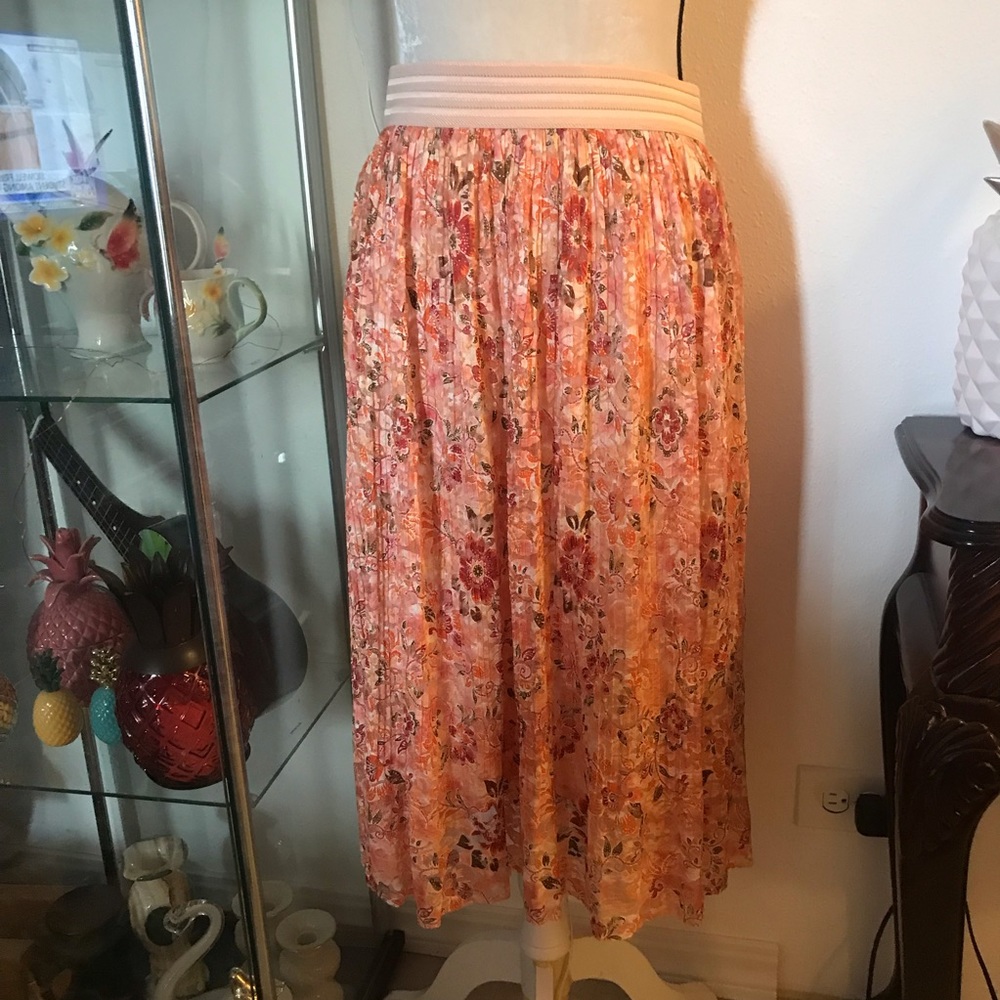 Andi + James floral skirt 💐🌷size M